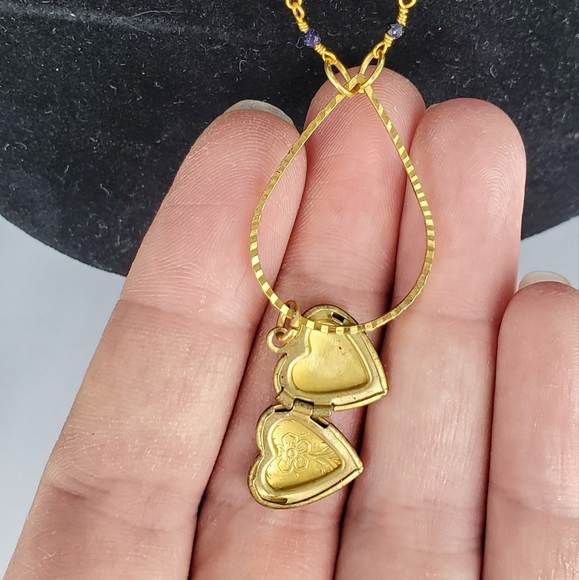 Goldtone Heart Locket and Stud Earrings Set - Picture 4 of 12